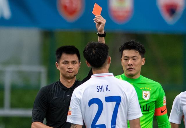 预测挑战-泰山后卫连续染红 遭近4年最大比分惨败卫冕难了？